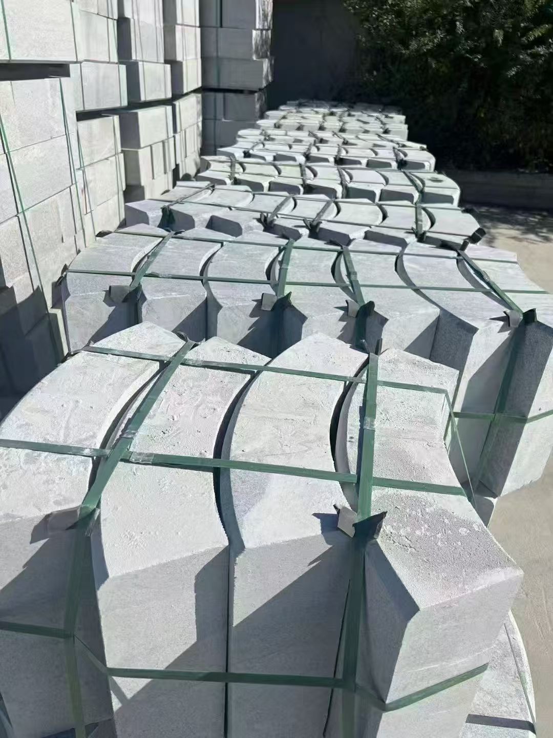 绵阳 芝麻灰弧形路沿石