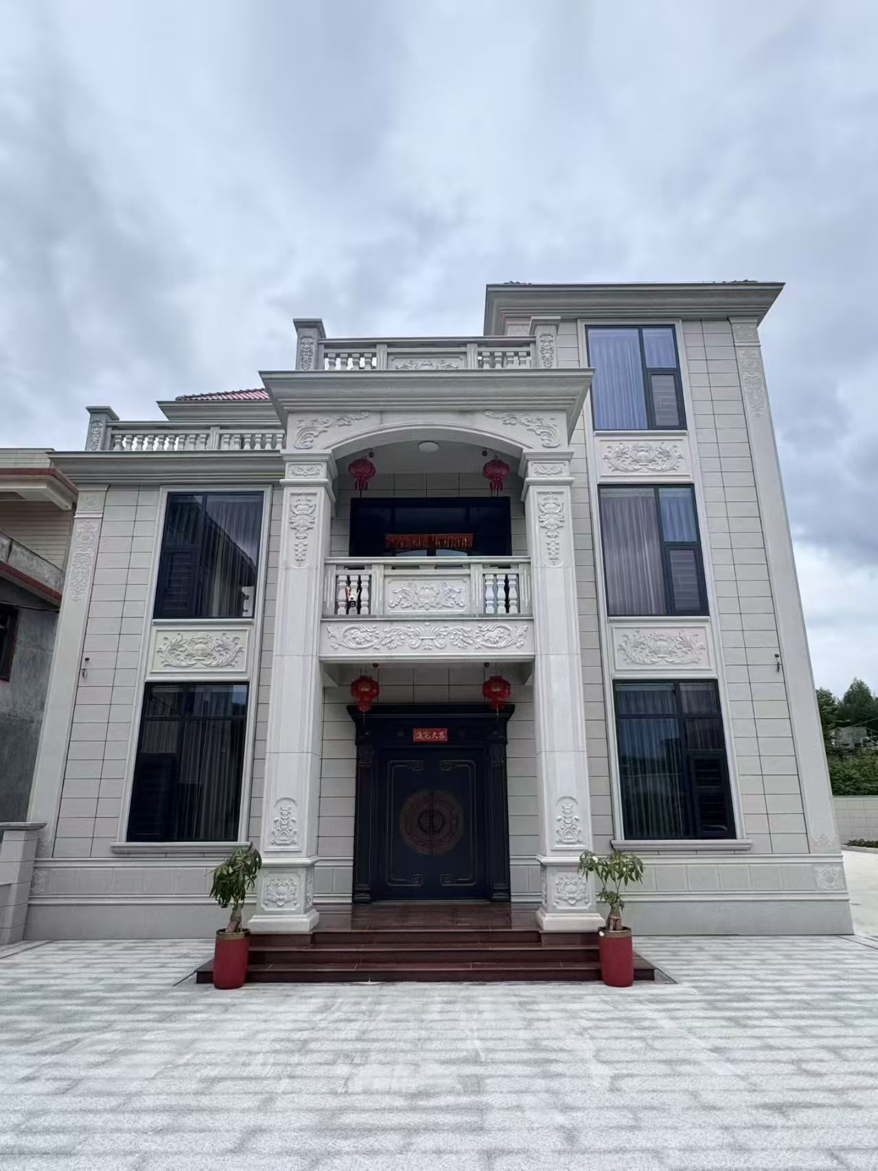 绵阳 芝麻白石材别墅干挂案例展示