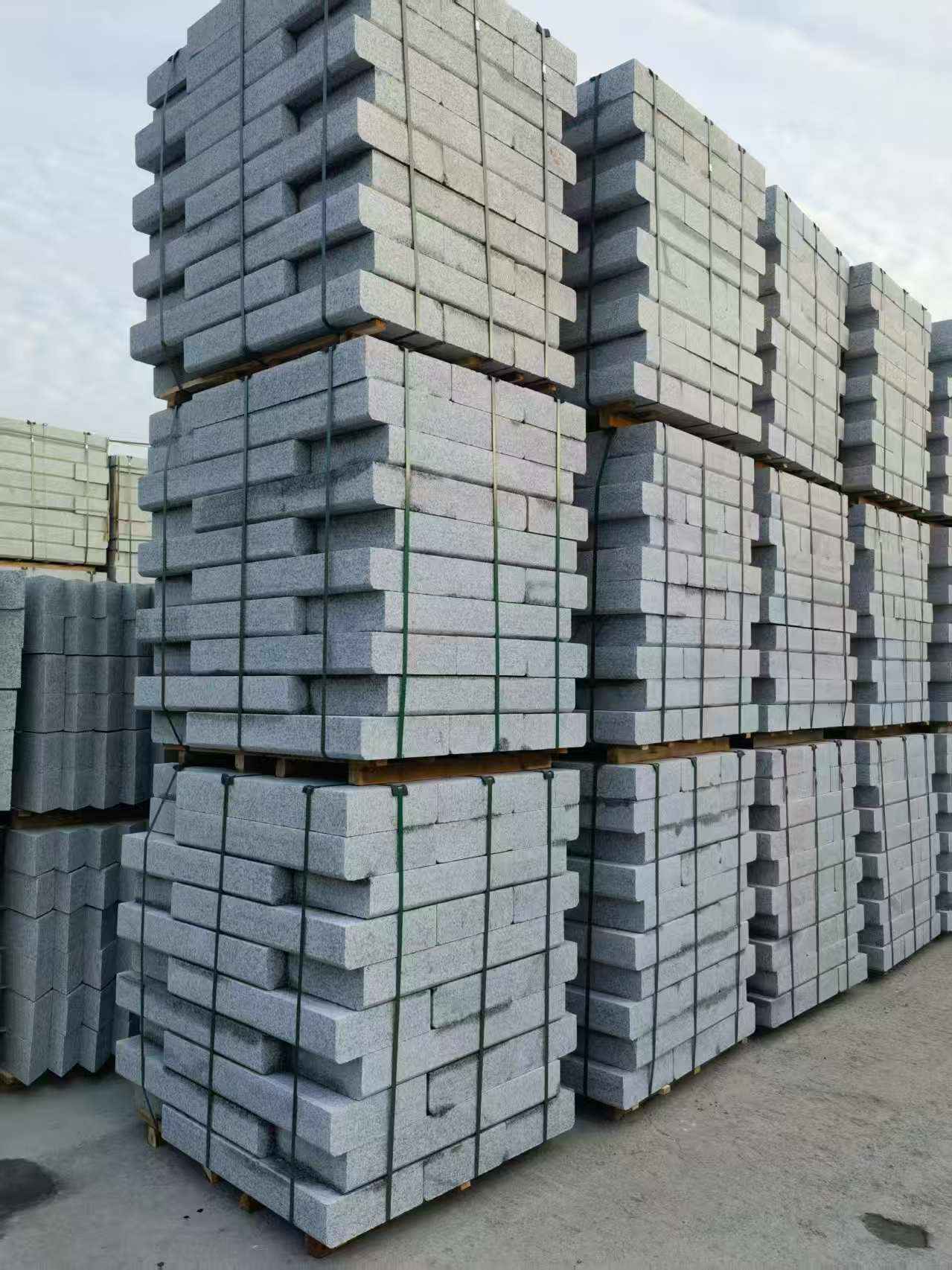 绵阳 路沿石（路侧石），颜色一致，尺寸标准